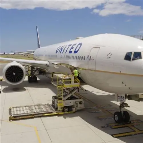Юнайтед Боинг 777