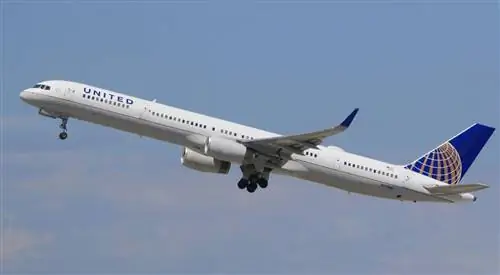 United Airlines оштрафована за длительную задержку полета на взлетной полосе