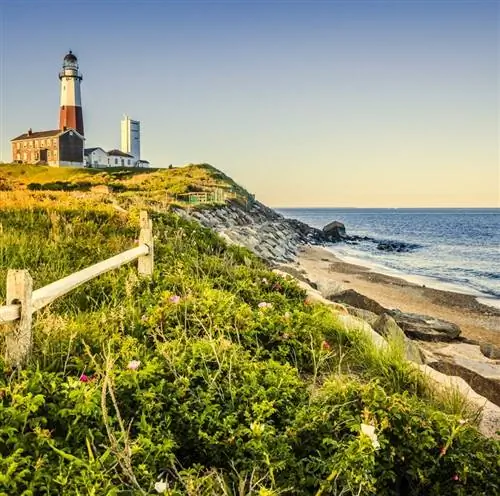 Пляж и маяк Лонг-Айленда