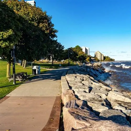 Парк Спенсера Смита и пирс Брант-стрит на берегу озера Онтарио, Берлингтон, Онтарио, Канада