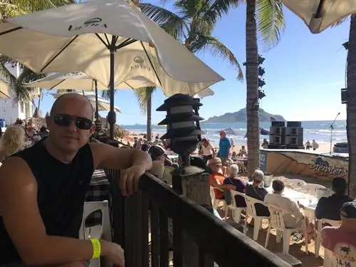 Тревор на пляжной вечеринке Бренстерс в Масатлане