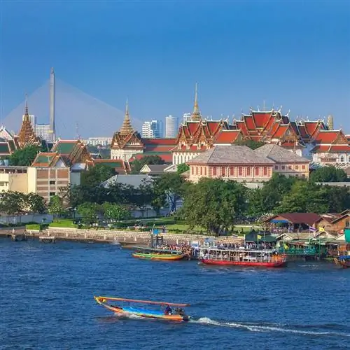 Бангкокский дворец на реке