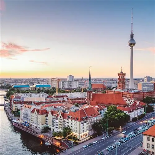 Горизонт Берлина с иглой