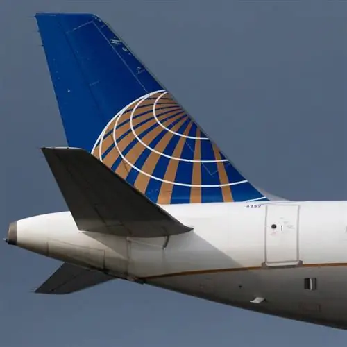 Хвост самолета United Airlines