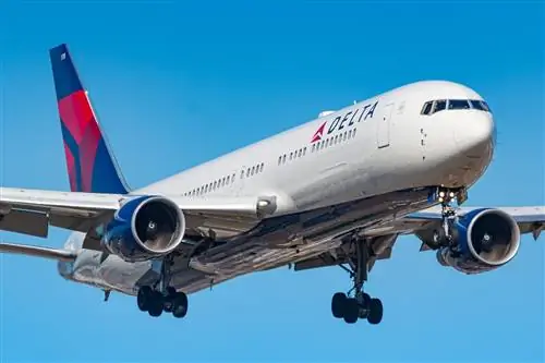 Delta сокращает еще десять региональных маршрутов, но добавляет пять сезонных рейсов в Нью-Йорк