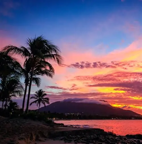 Закат в желтых и фиолетовых тонах с отражением в море, Пуэрто-Плата, Доминиканская Республика, Карибский бассейн