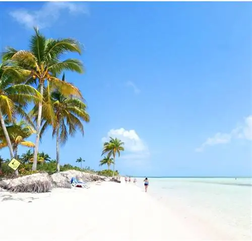 Пляж с белым песком на Кубе