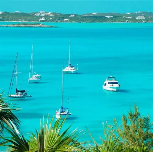 Лодки на якоре, остров Стокинг, Багамы.