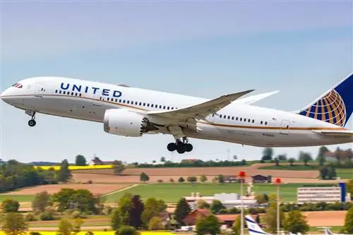 «Юнайтед» отменяет сотни рейсов на этой неделе, поскольку все больше членов экипажа заболевают