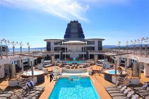 Терраса у бассейна Celebrity Millennium