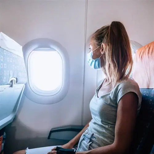 пассажир в маске