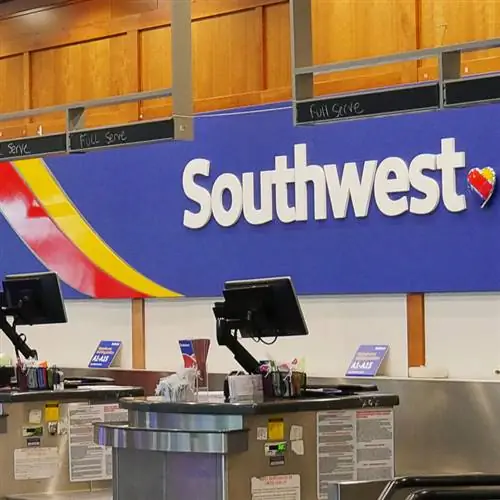 Юго-западная стойка регистрации в неизвестном аэропорту