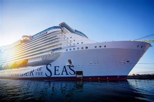 Royal Caribbean спустит на воду самый большой в мире круизный лайнер в марте