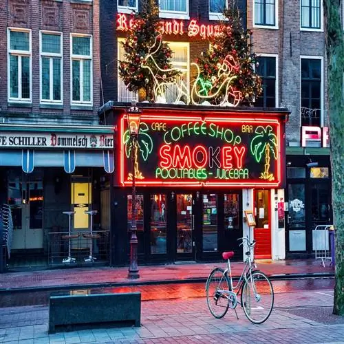 Кофейня Smokey Cannabis Coffee Shop в Амстердаме