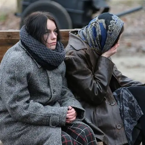 Женщины-беженцы бегут от войны на Украине во время российско-украинского конфликта в 2022 году