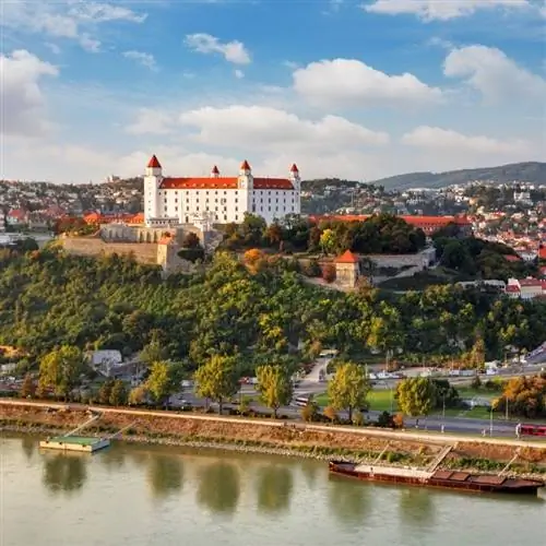 Вид с воздуха на Братиславский замок, Братислава, Словакия, Восточная Европа