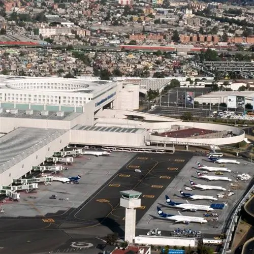 Аэрофотоснимок международного аэропорта Мехико