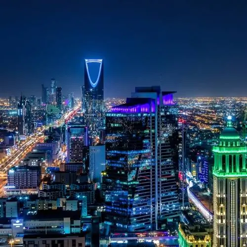 Пейзаж Королевства Саудовская Аравия ночью