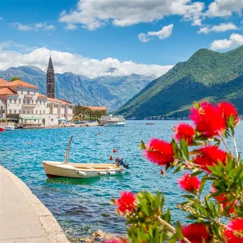 Исторический город Пераст в Которском заливе летом, Черногория