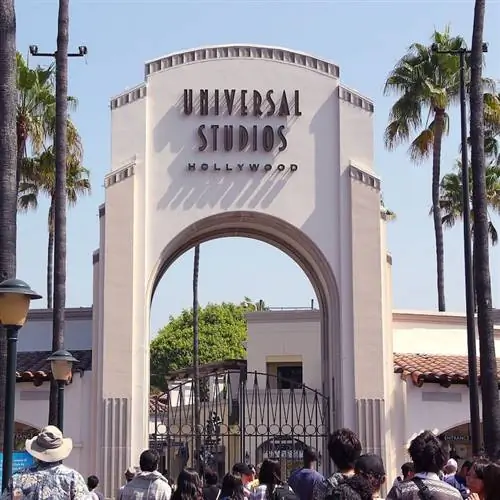 Вход в Universal Studios в Голливуде