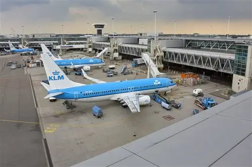 KLM снимает маски на всех рейсах