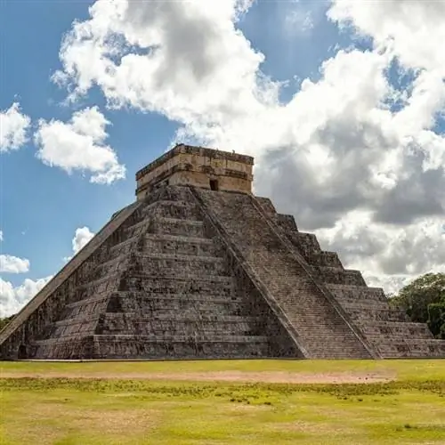 Пирамида в Мексике