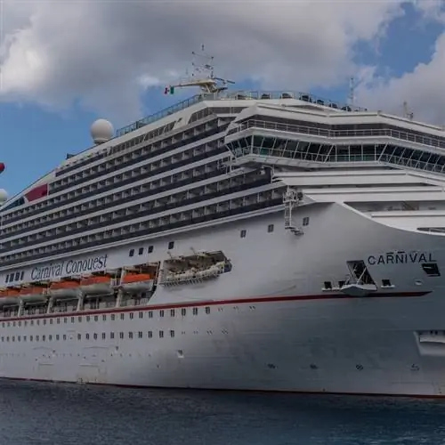 Круизный лайнер Carnival Conquest