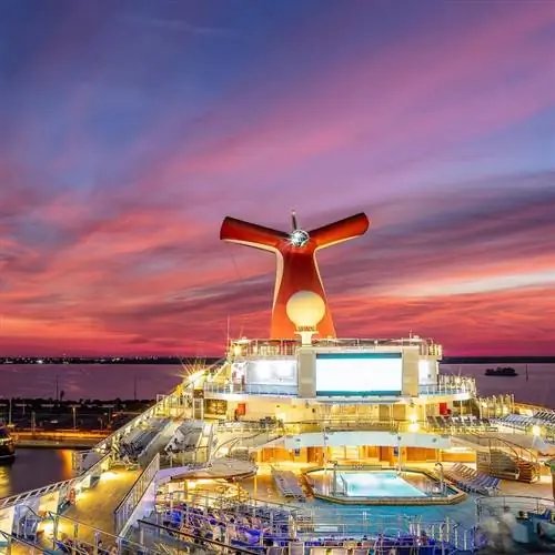 На борту круизного лайнера Carnival Cruise.