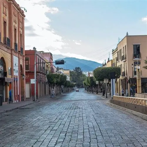 пустая улица в Керетаро