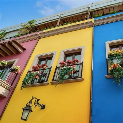 Мексика, Монтеррей, красочные исторические здания в центре старого города, Баррио Антигуо