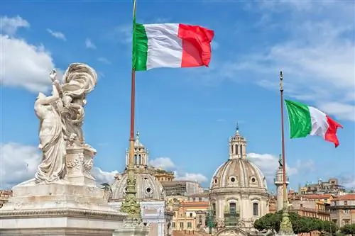 Италия снимает больше ограничений, включая паспорта с вакцинами и обязательность ношения масок