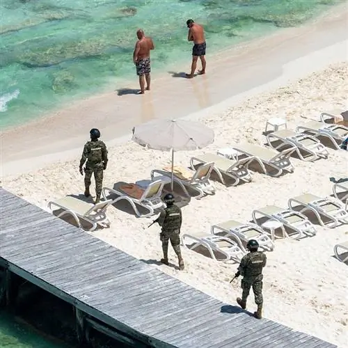 Мексиканский полицейский пляж