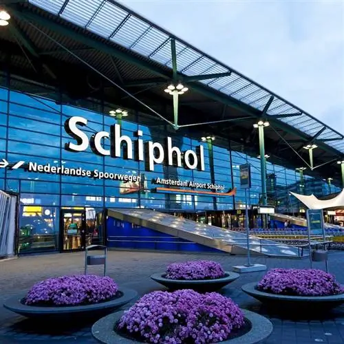 Вход в аэропорт Схипхол в Амстердаме, Нидерланды
