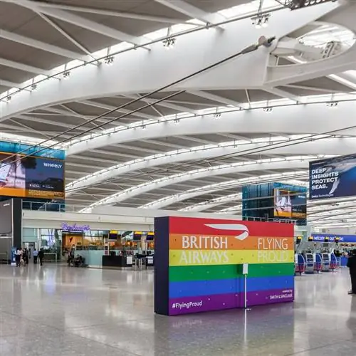 Интерьер аэропорта Хитроу в Лондоне, Англия, Великобритания