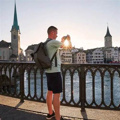 Молодой путешественник в Цюрихе, Швейцария