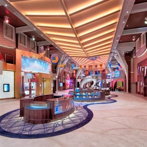 Королевский променад на борту «Чуда морей»