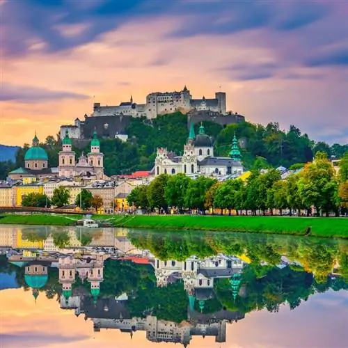 Восход солнца в городе Зальцбург, Австрия