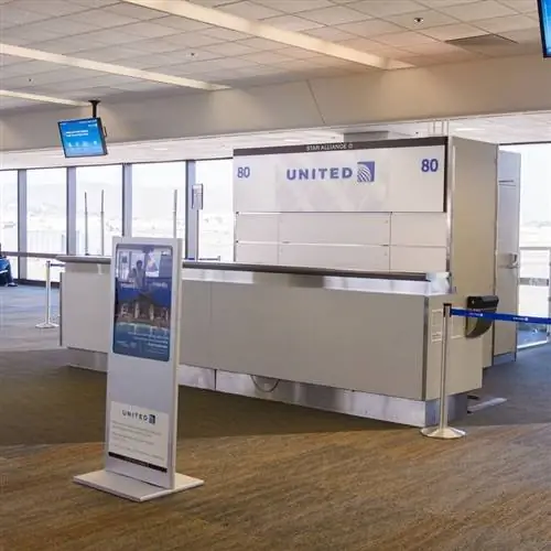Стойка регистрации United Airlines в аэропорту