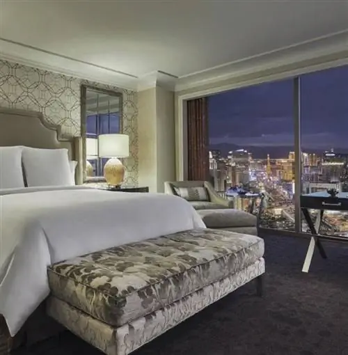 Номер в роскошном отеле Four Seasons.