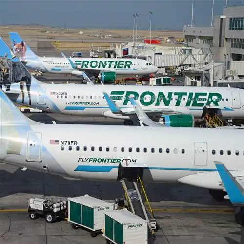 Ряд рейсов Frontier Airlines в аэропорту
