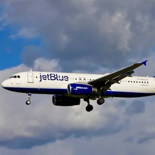 Самолет JetBlue A320 в воздухе