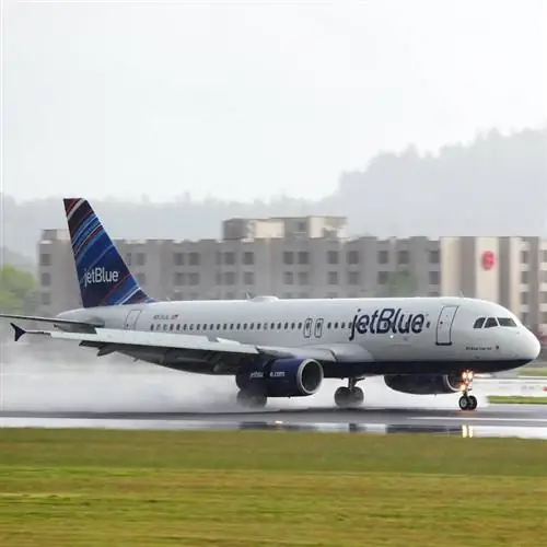 Jet Blue Airbus A320, получивший название All Blue Can Jet.