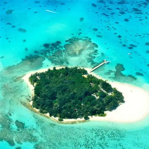 Широкий вид с воздуха на остров Манагаха на Северных Марианских островах, некорпоративная территория США