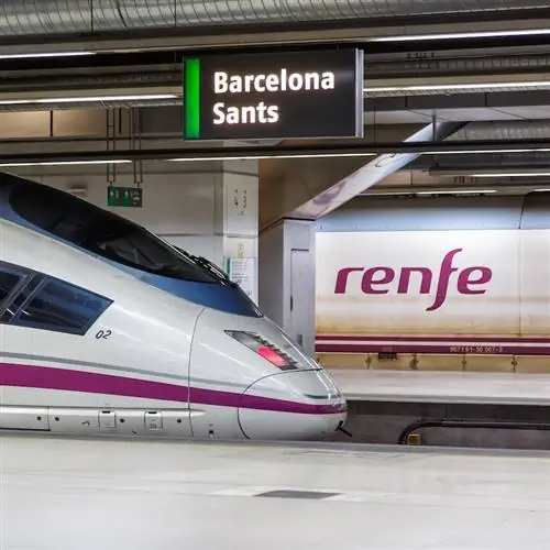 Железнодорожный вокзал Barcelona Sants в Барселоне, Испания.