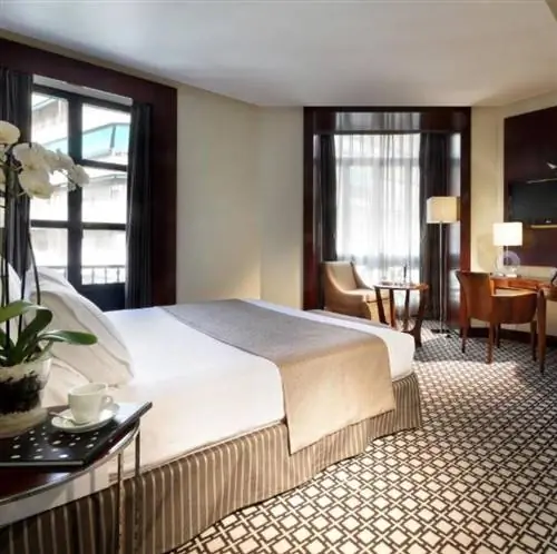 Двухместный номер Делюкс Eurostars Gran Via с 1 кроватью