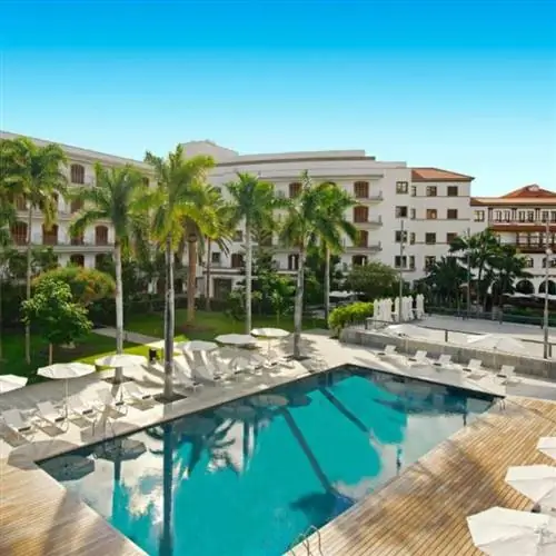 Вид на бассейн Iberostar Heritage Grand Mencey