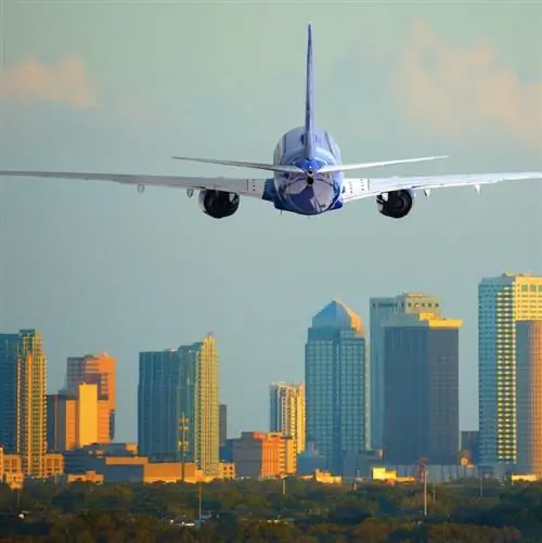 Самолет приземлился над Тампой, Флорида.