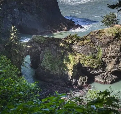 Бухта Нэчурал-Бриджес