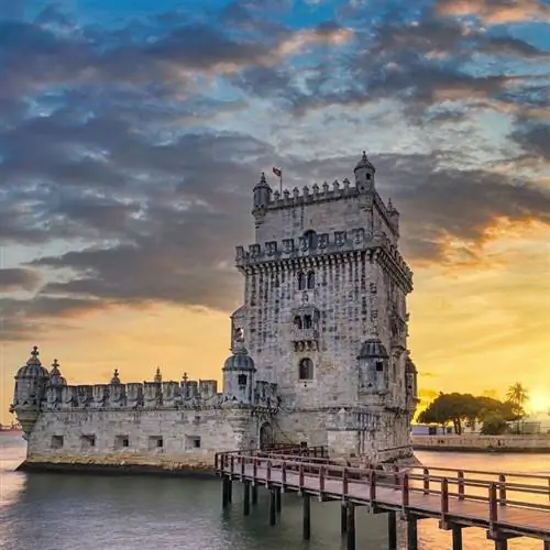 Башня Белем и река Тежу на закате, Лиссабон, Португалия