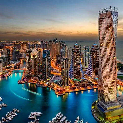 Вид с воздуха на современные небоскребы в Дубае, Объединенные Арабские Эмираты